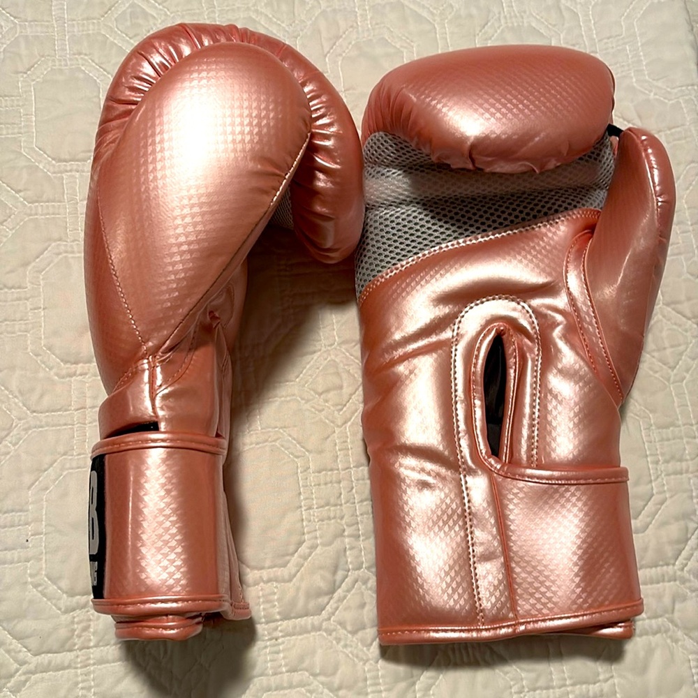 Boxing gloves ILoveKickBoxing in PINK